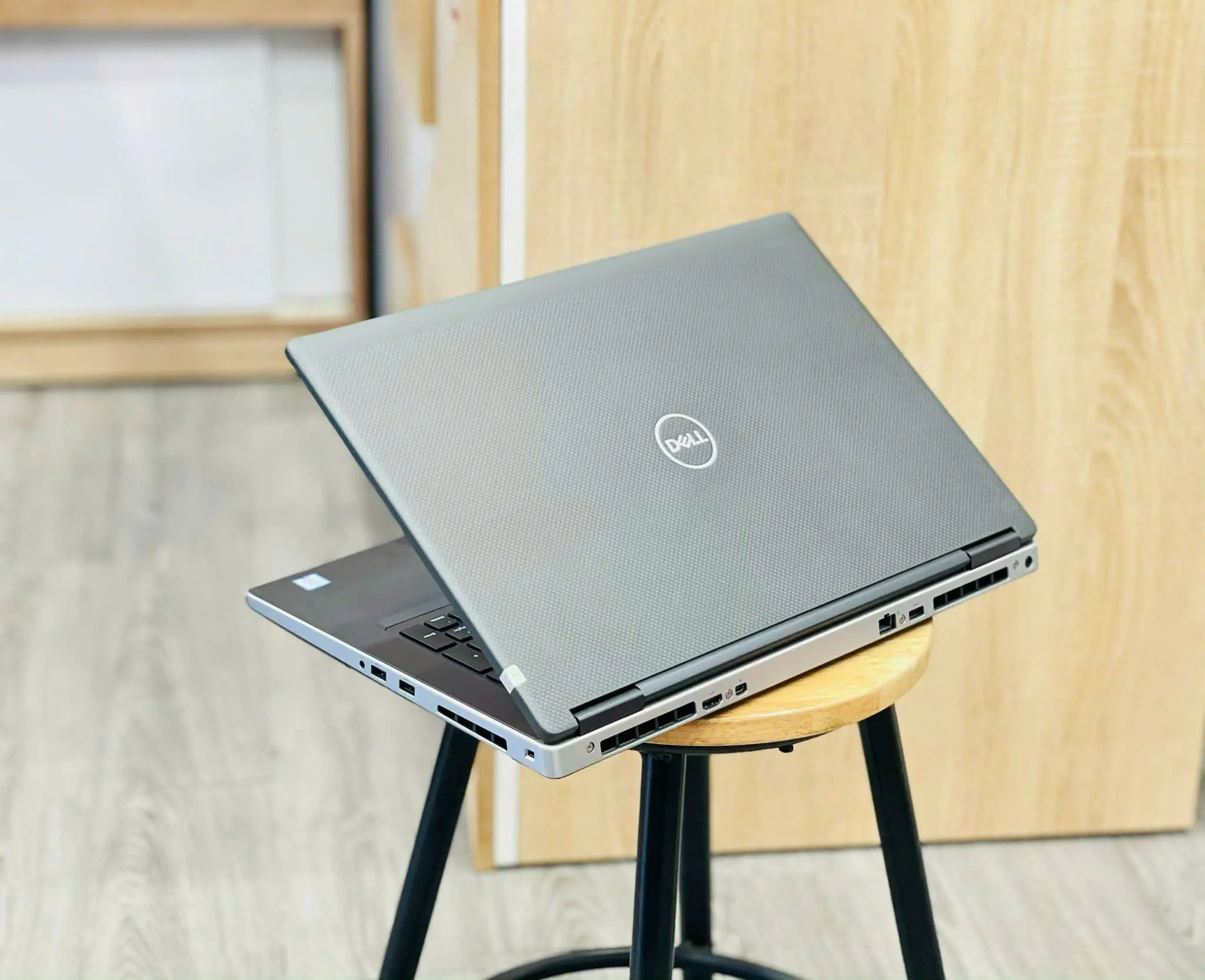 DELL PRECISION 7740 - XEON E-2276M/RTX 3000 6G DELL PRECISION 7740 - XEON E-2276M/RTX 3000 6G