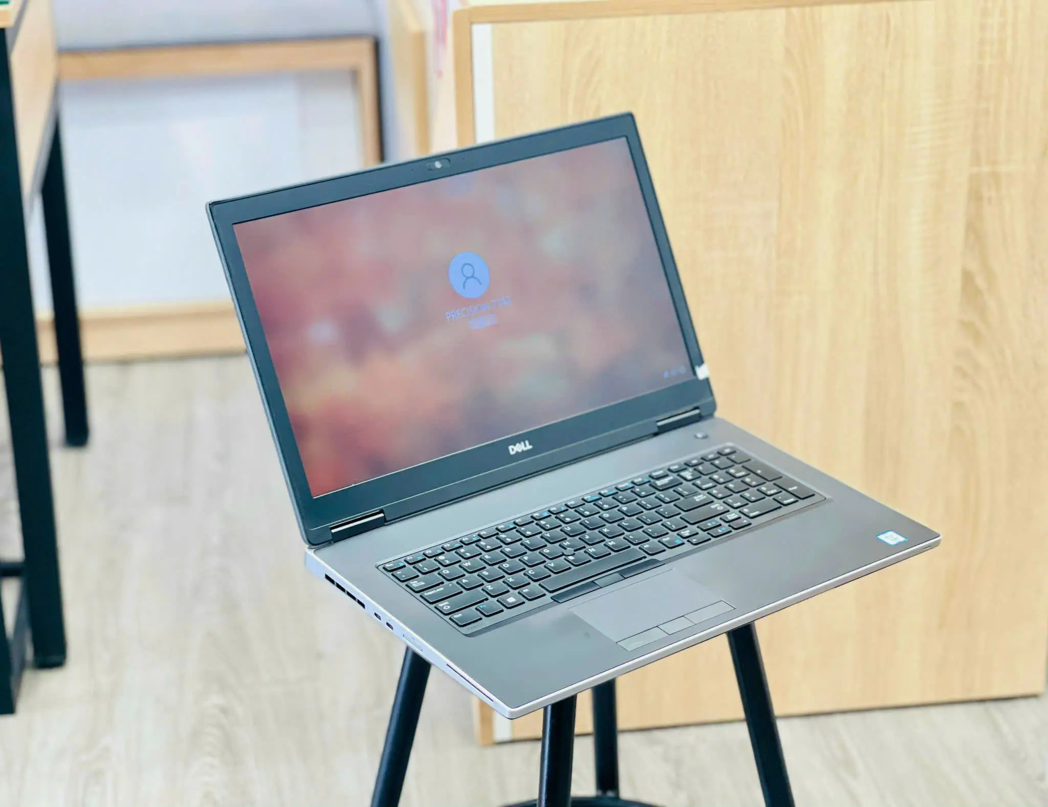 DELL PRECISION 7740 - XEON E-2276M/RTX 3000 6G