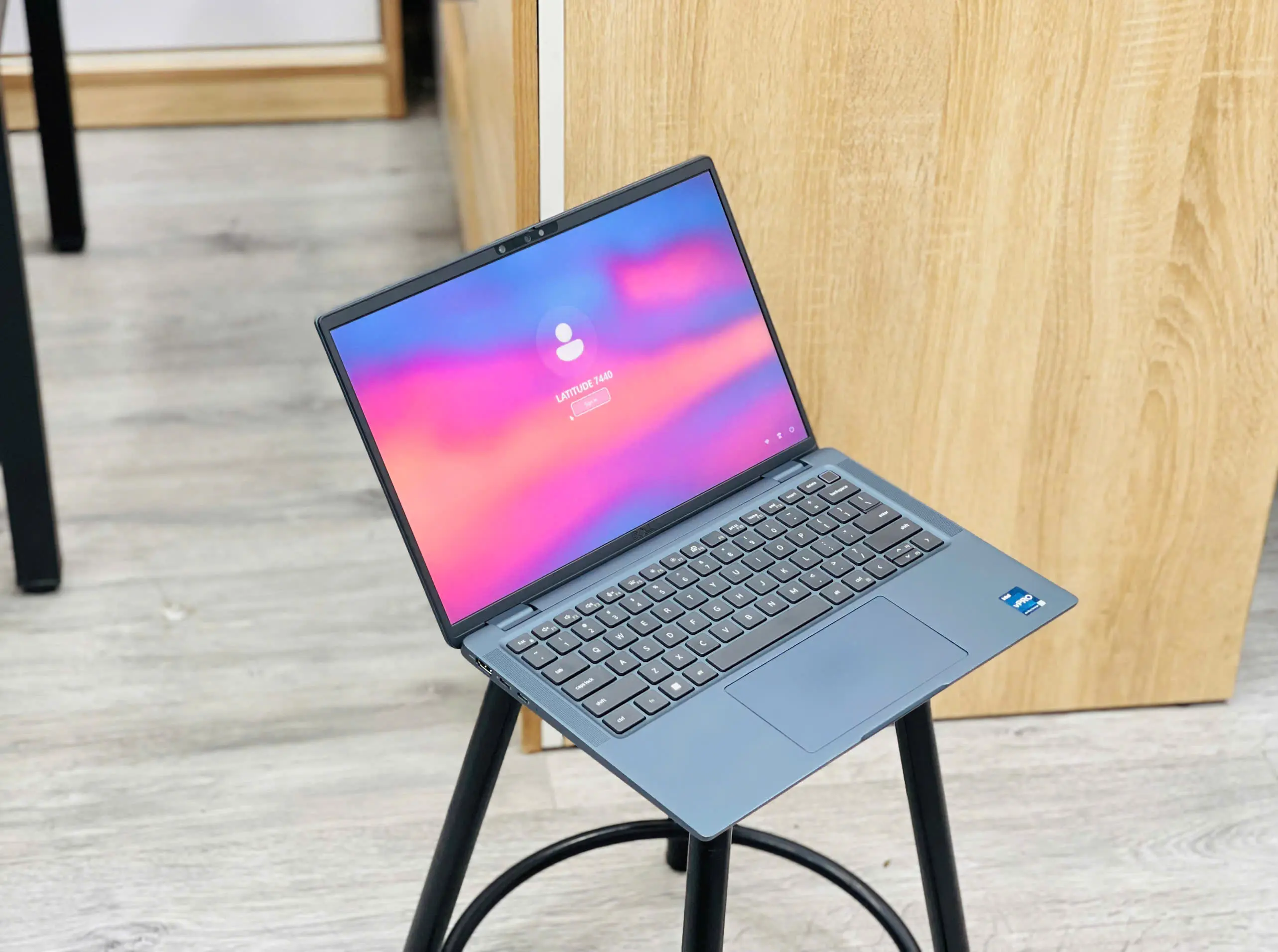 DELL LATITUDE 7440  Ultralight (Xanh River)