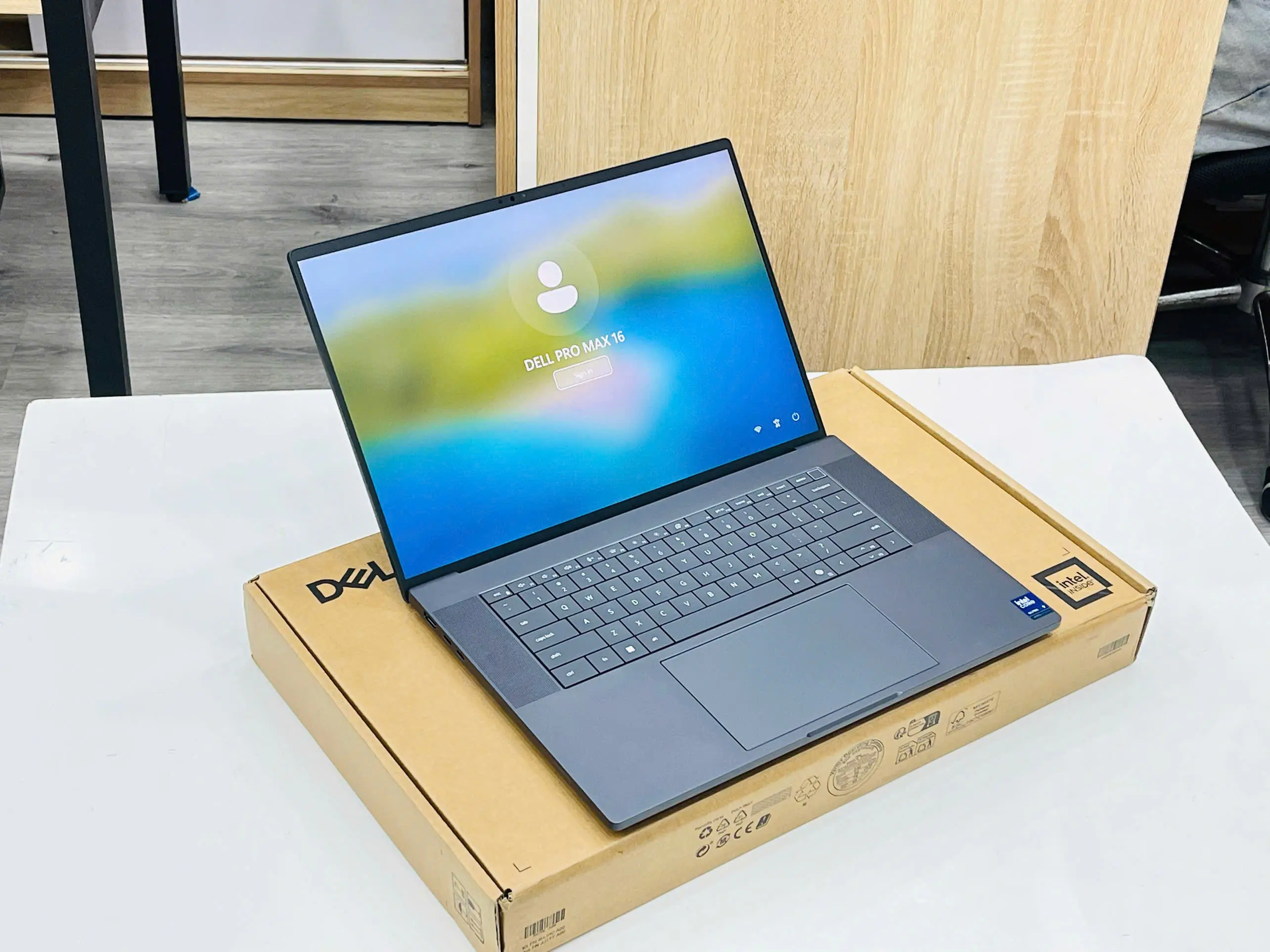 DELL PROMAX 16 PREMIUM MA16250 (2025)