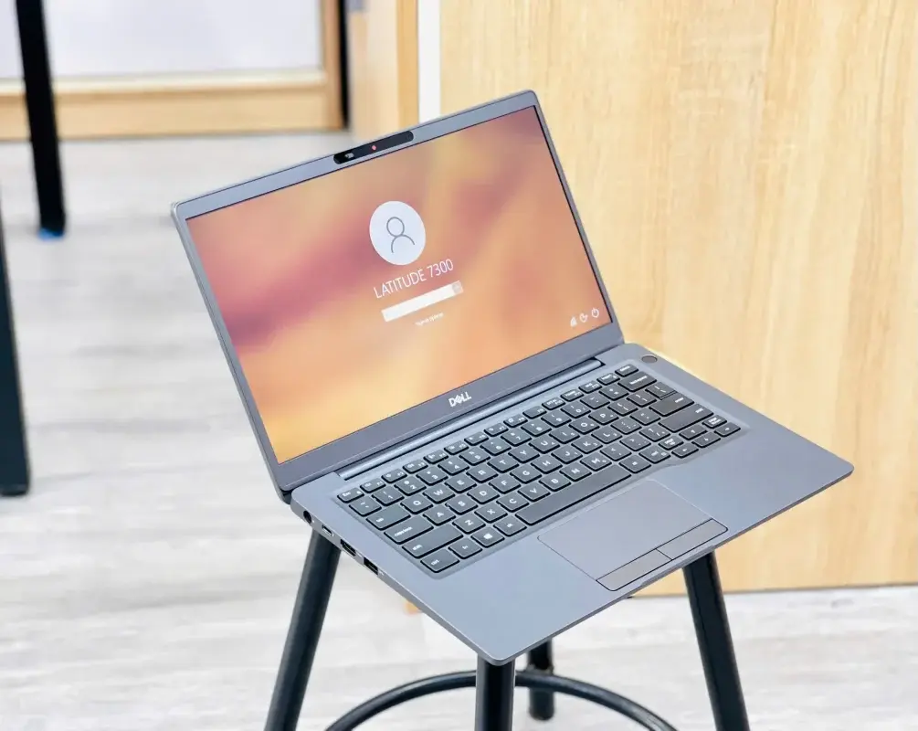 DELL LATITUDE 7300 (Carbon) DELL LATITUDE 7300 (Carbon)